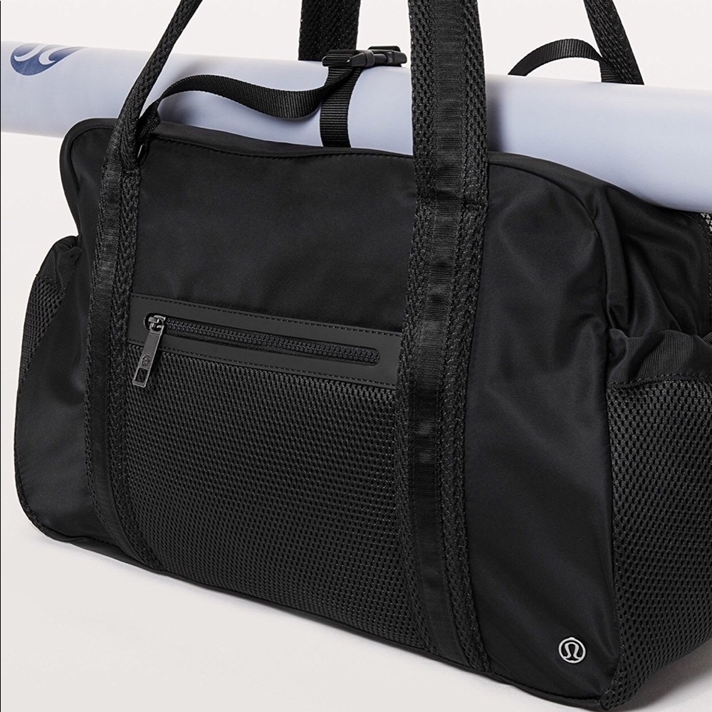 New black Lululemon duffel bag